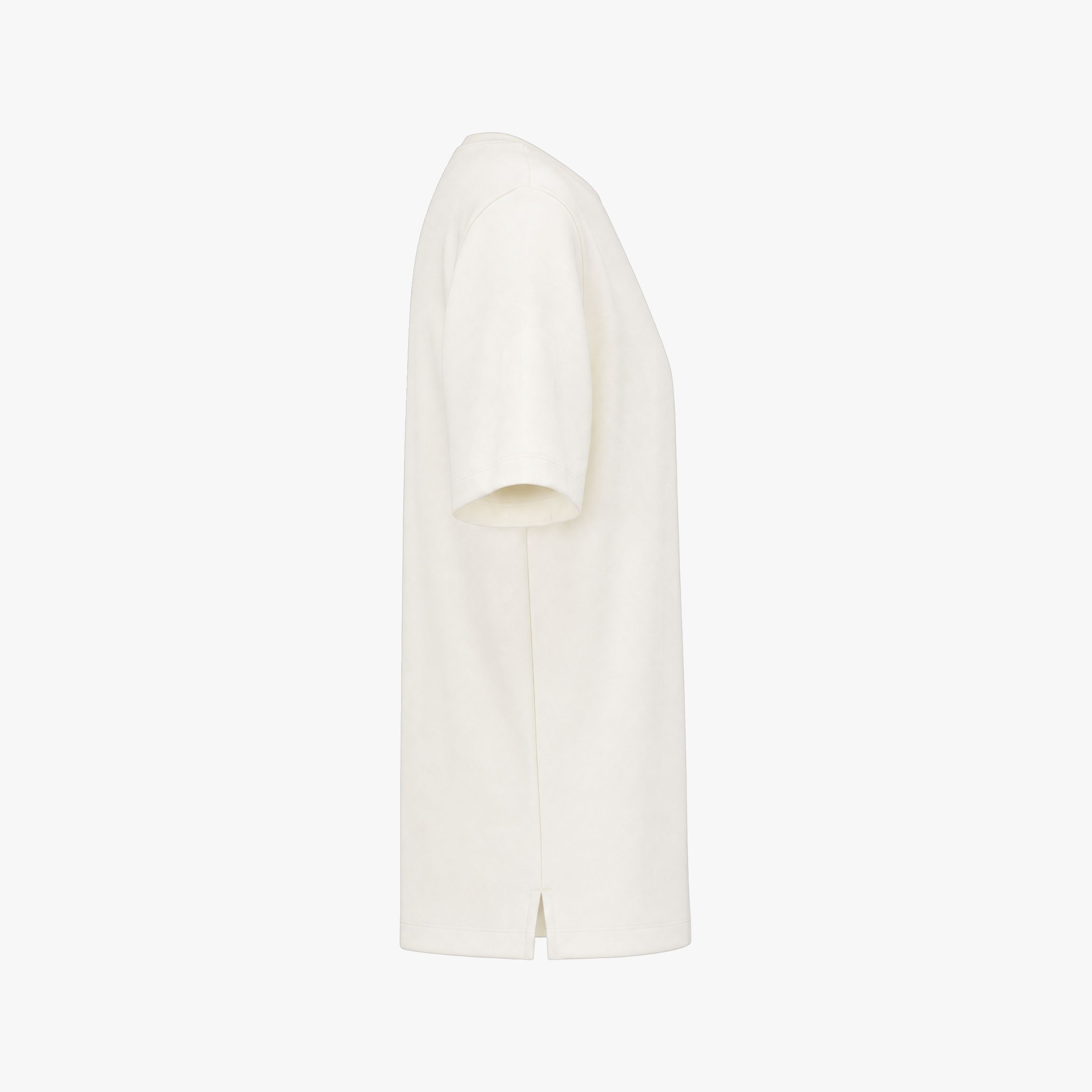 Zijaanzicht van een beige Bartlett Dress T-shirt top met korte mouwen en een kleine split aan de onderkant
